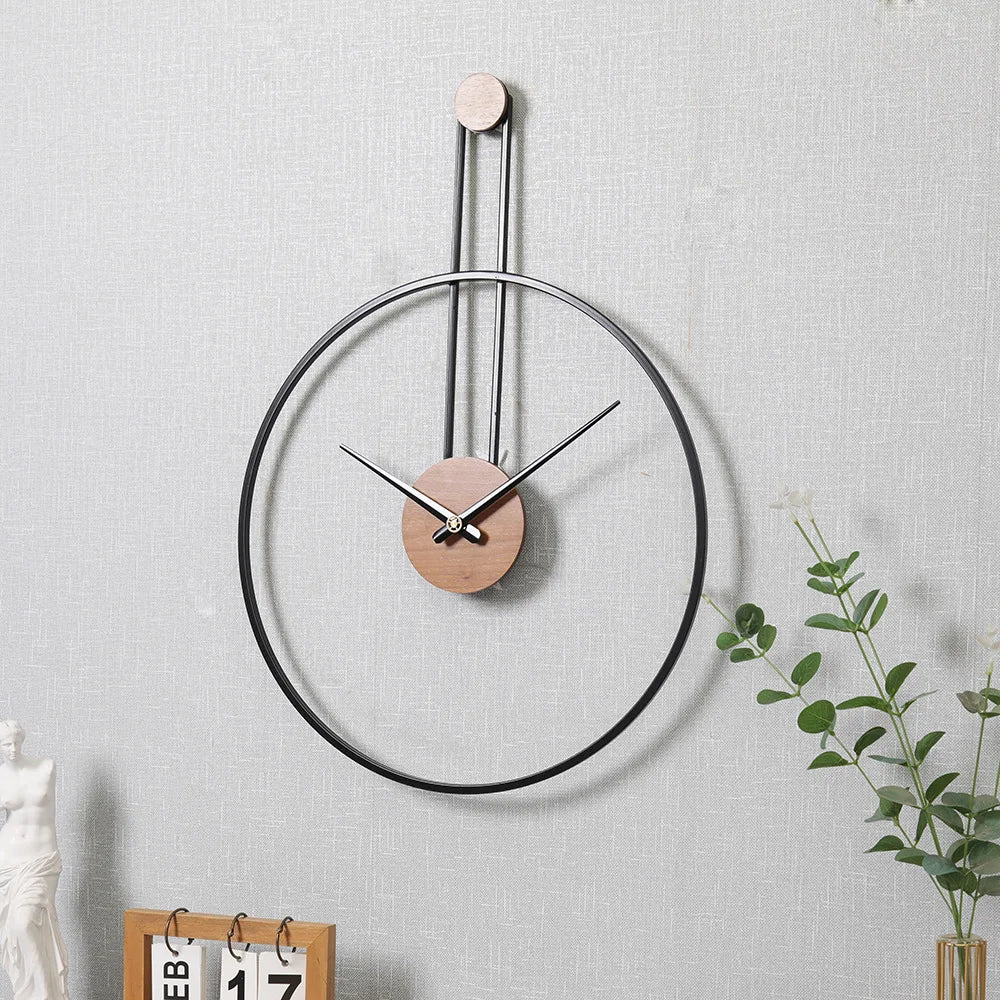 Grande horloge murale avec design minimaliste