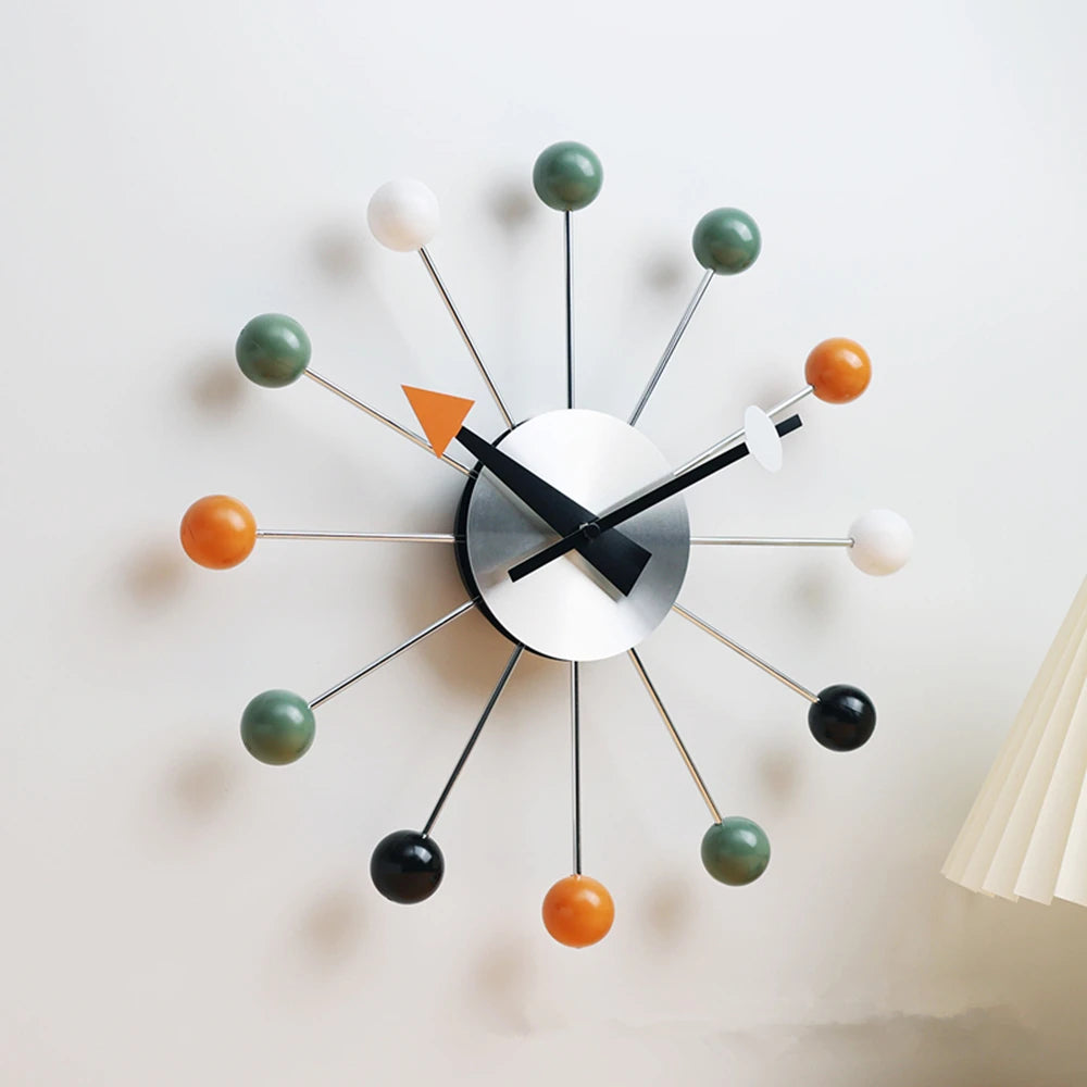 Horloge murale suspendue a boule colorée