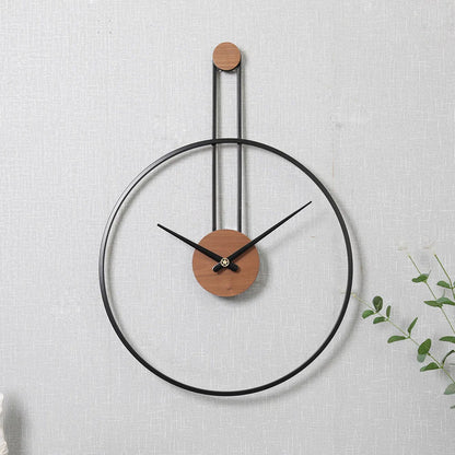 Grande horloge murale avec design