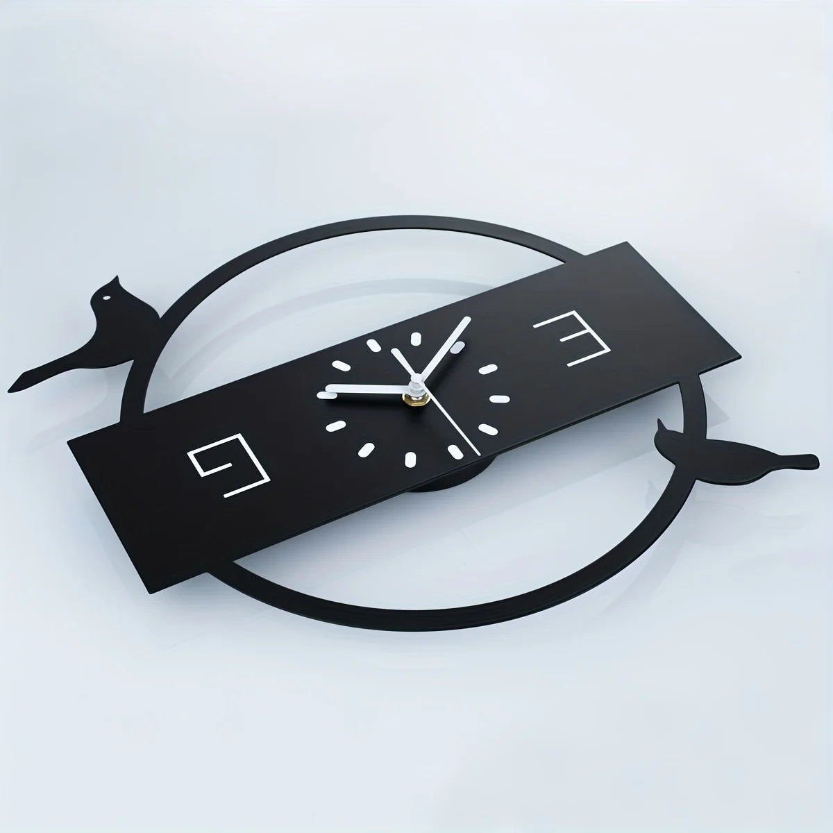 Horloge scandinave moderne en métal
