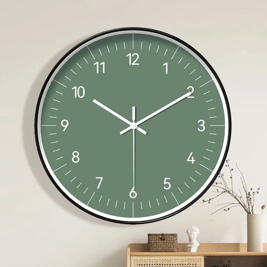 Horloge murale verte en plastique