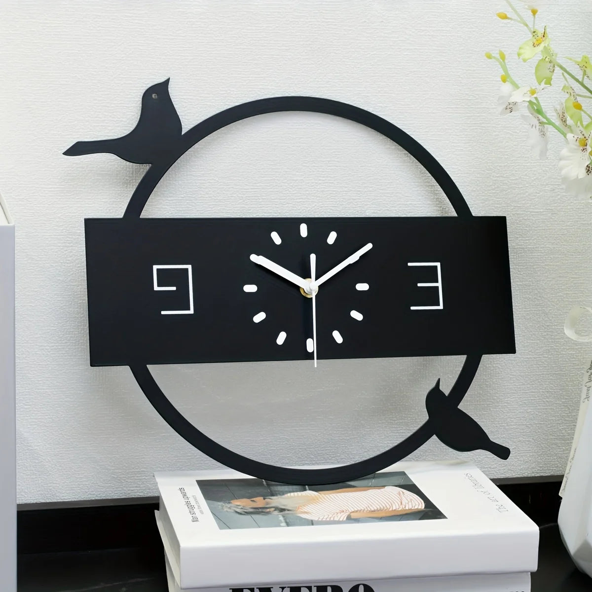 Horloge scandinave moderne en métal